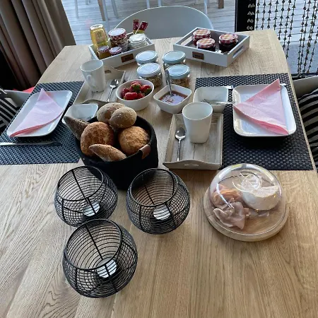 Le Calme Sur Les Hauteurs De Couette-café Tiege