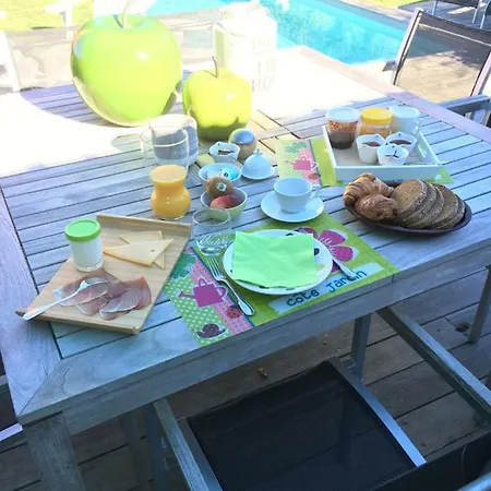 Le Calme Sur Les Hauteurs De 3* Tiege